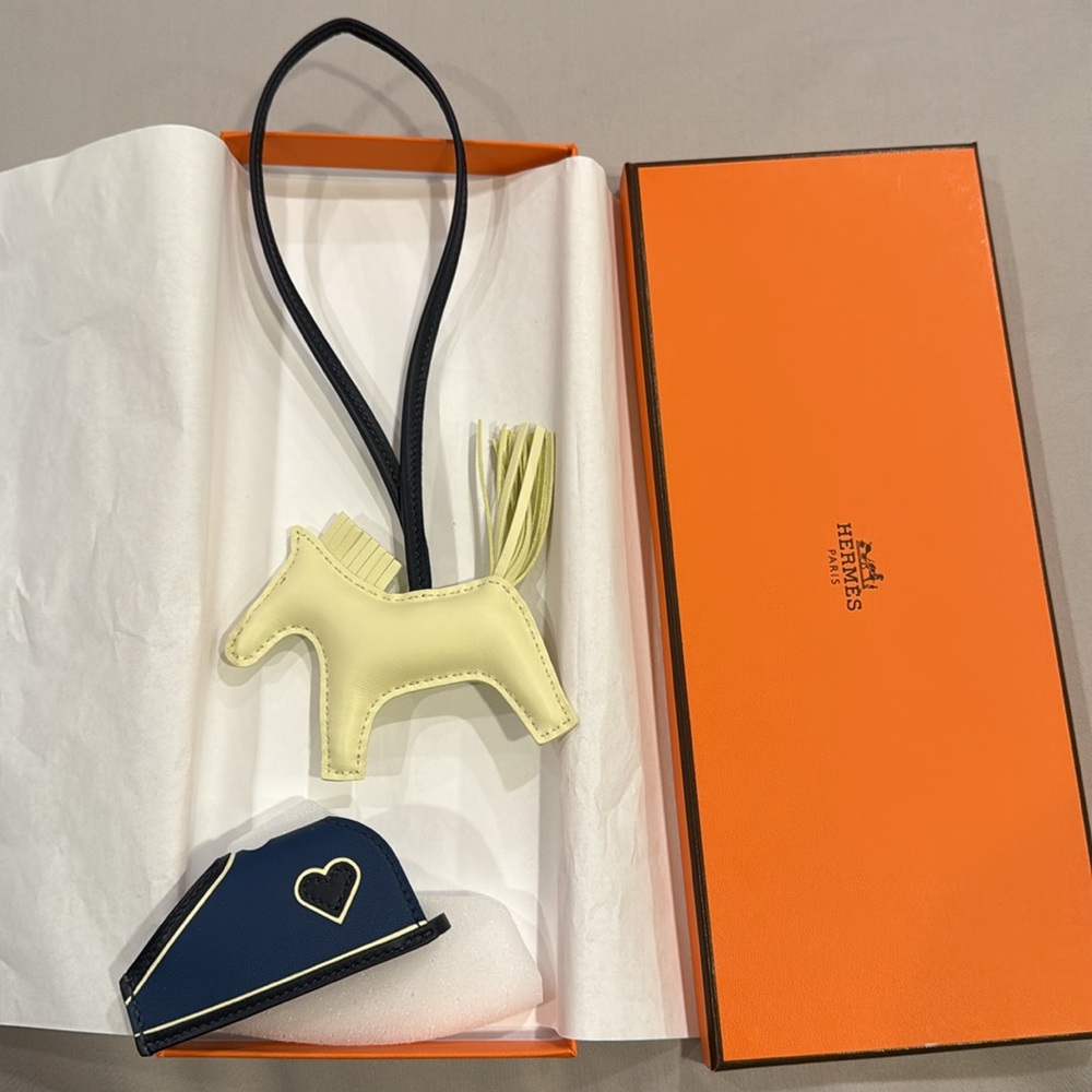 Hermes RARE Rodeo Robeo Coeur PM Bag Charm - Picture 2 of 4